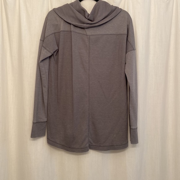 Lucky Brand gray high to low top, waffle fabric. Worn twice, good condition! - Picture 7 of 10